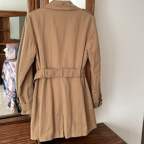 Forever 21 Tan Lightweight Double Breasted Coat - Picture 4 of 9